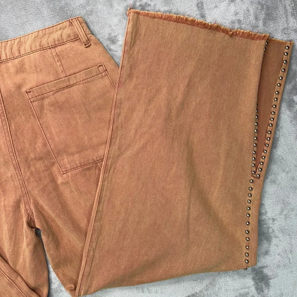 POL Wide Leg Pants Womens Medium Rust Gold Studded Split Hem Raw Edge Boho Jeans